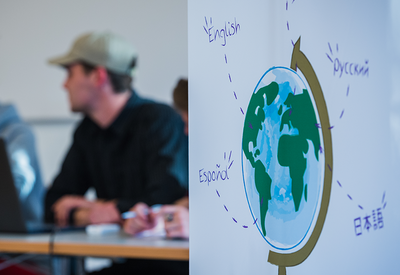 Zwei Azubis beim Azubiturnier des Bundeswettbewerb Fremdsprachen.