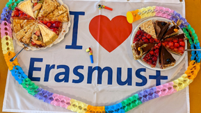 Kuchen mit Erasmus-Fahne