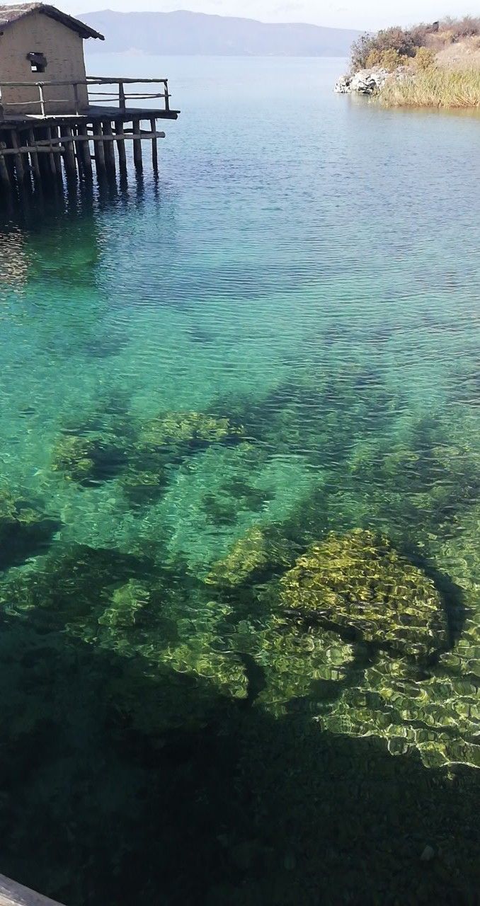 Foto: der Ohrid See, türkisblaues klares Wasser